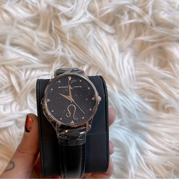 Modern Zodiac Celestial Astrology Leo Watch - Picture 3 of 5